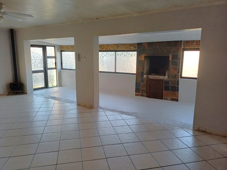 To Let 3 Bedroom Property for Rent in Wavecrest Eastern Cape